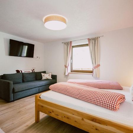 Nedererhof - Zimmer Enzian Mit Gemeinschaftskueche Schmirn Exterior foto