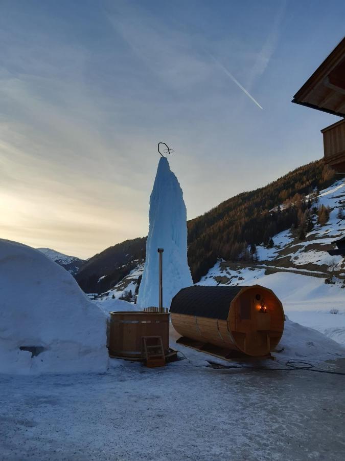 Nedererhof - Zimmer Enzian Mit Gemeinschaftskueche Schmirn Exterior foto