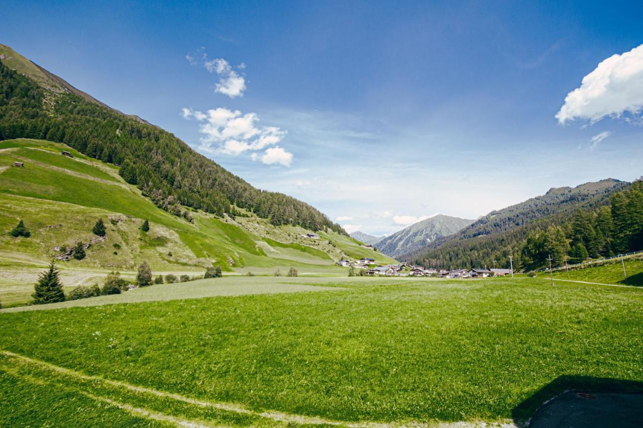 Nedererhof - Zimmer Enzian Mit Gemeinschaftskueche Schmirn Exterior foto