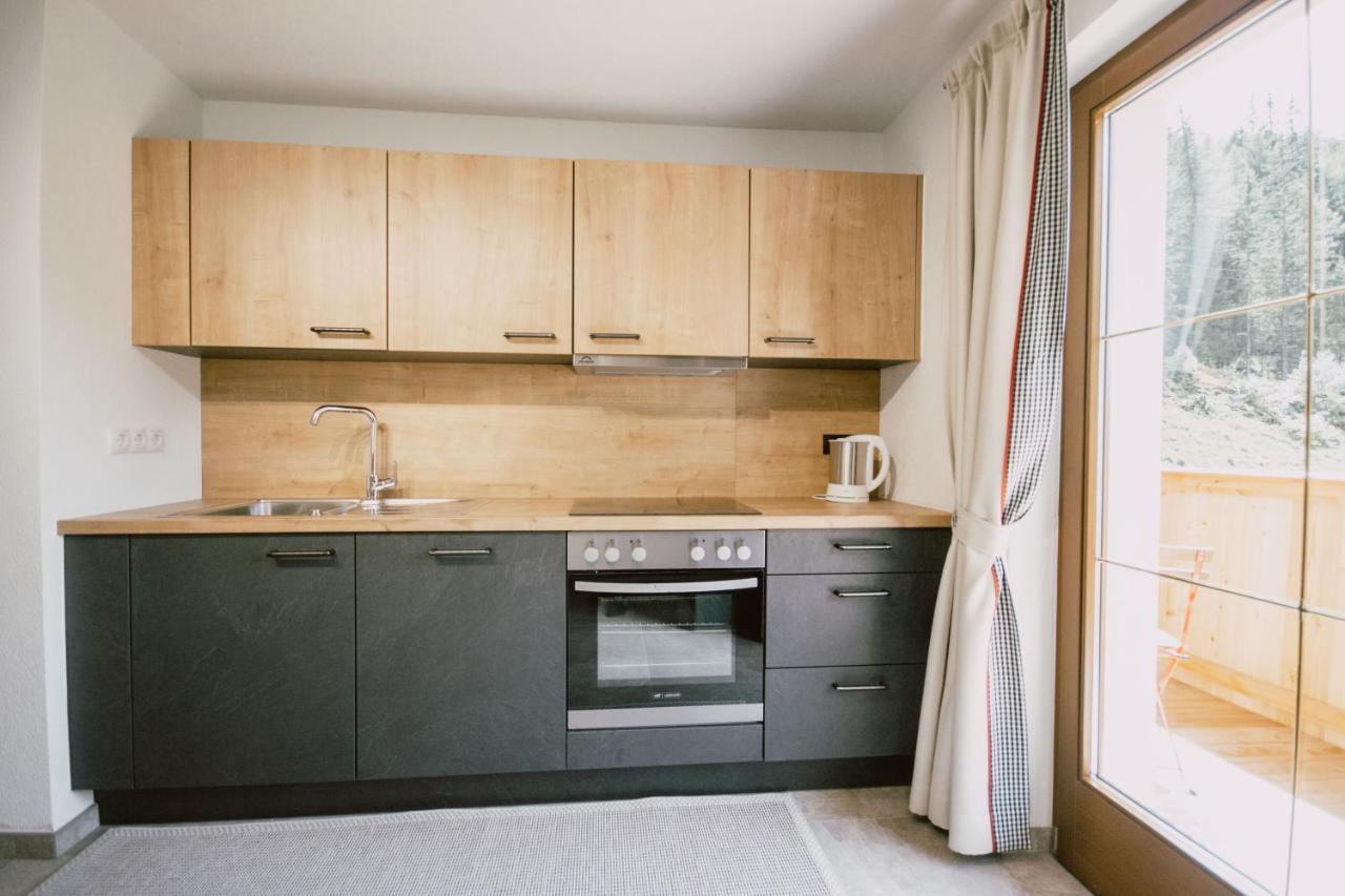 Nedererhof - Zimmer Enzian Mit Gemeinschaftskueche Schmirn Exterior foto