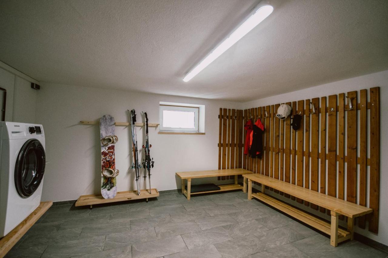 Nedererhof - Zimmer Enzian Mit Gemeinschaftskueche Schmirn Exterior foto