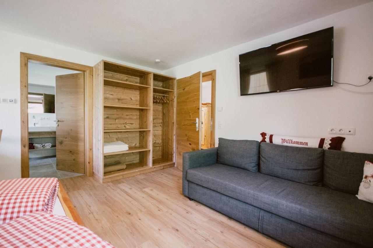 Nedererhof - Zimmer Enzian Mit Gemeinschaftskueche Schmirn Exterior foto